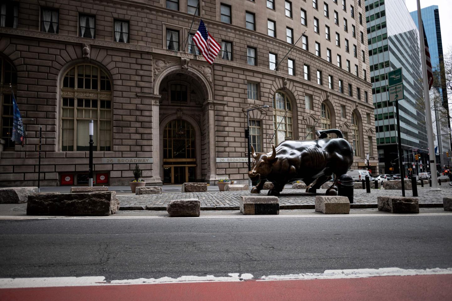 Big banks’ trading revenues soar 30% amid coronavirus-related stock market volatility
