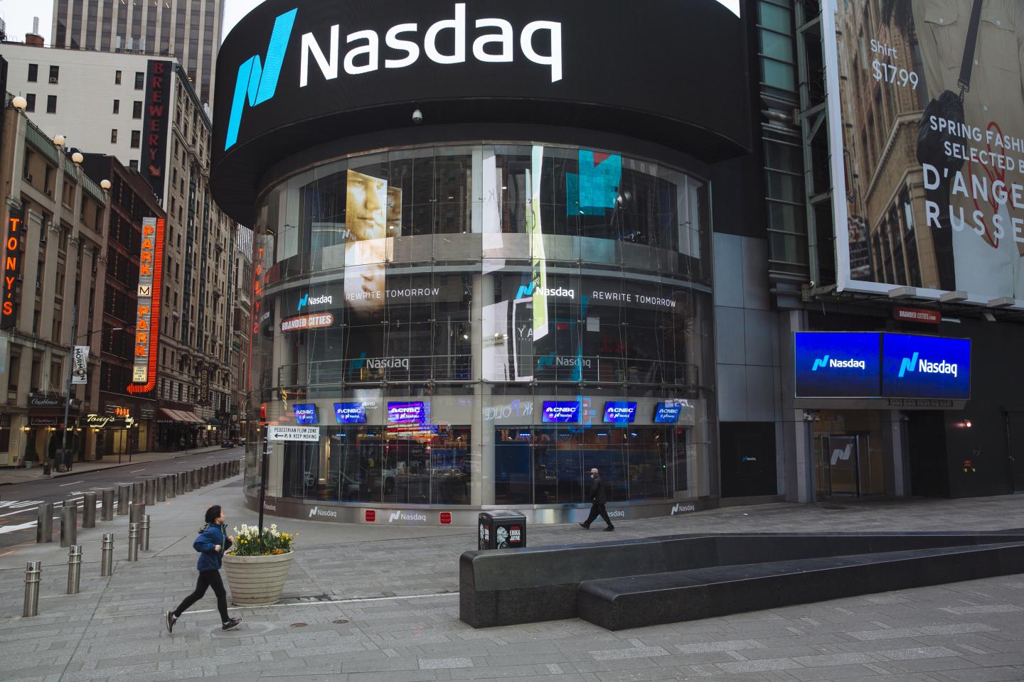 Goldman Sachs thinks a big correction is coming. So far, investors aren’t buying it
