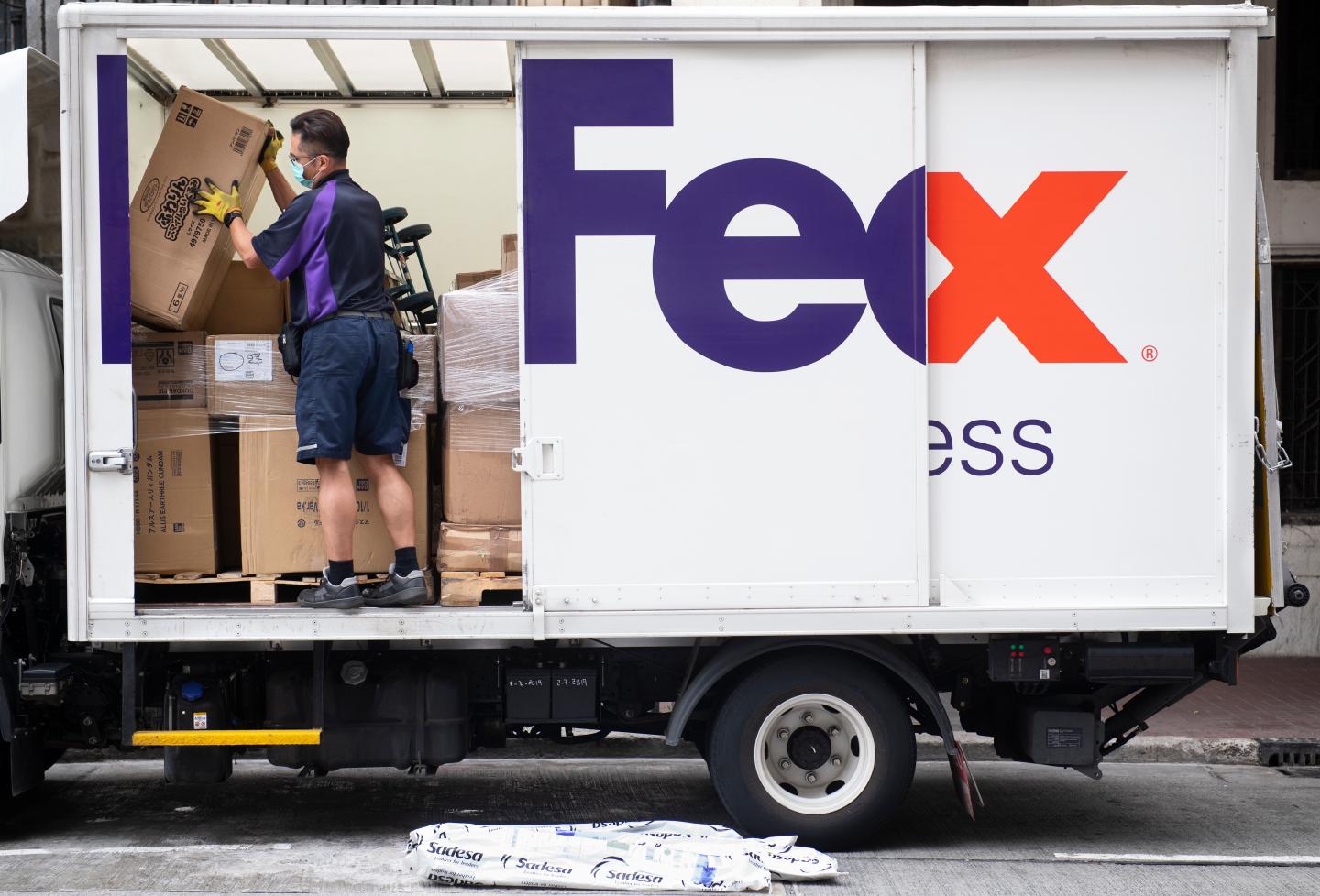 Microsoft and FedEx team up to make deliveries more predictable