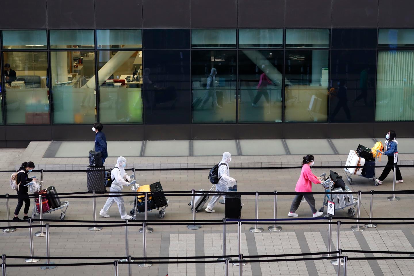 Arriving in the U.K.? Expect two weeks in quarantine—or face a massive fine