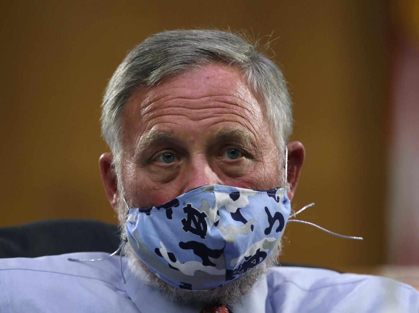 As probe into Senate stock sales heats up, Richard Burr steps down as Senate Intel Committee chair
