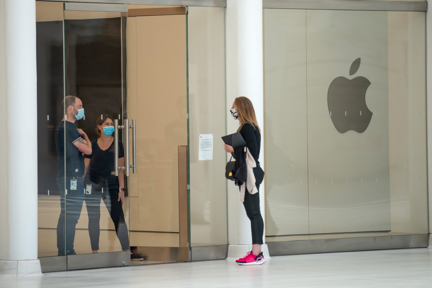 Apple to reopen 100 more U.S. stores this week