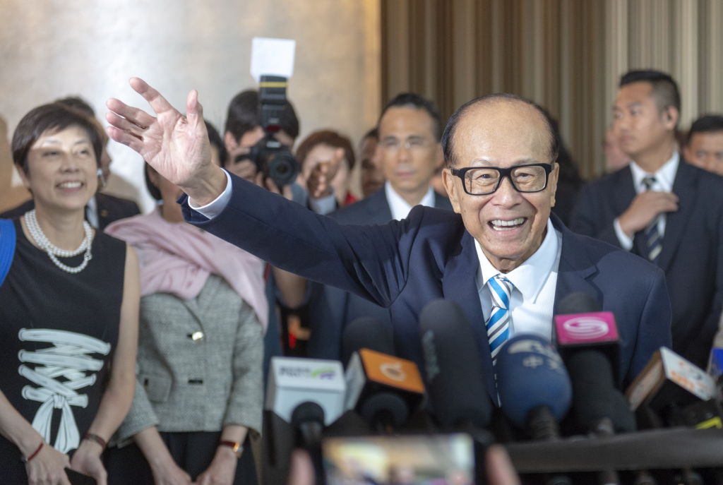 Hong Kong Tycoon Li Ka-shing Retires