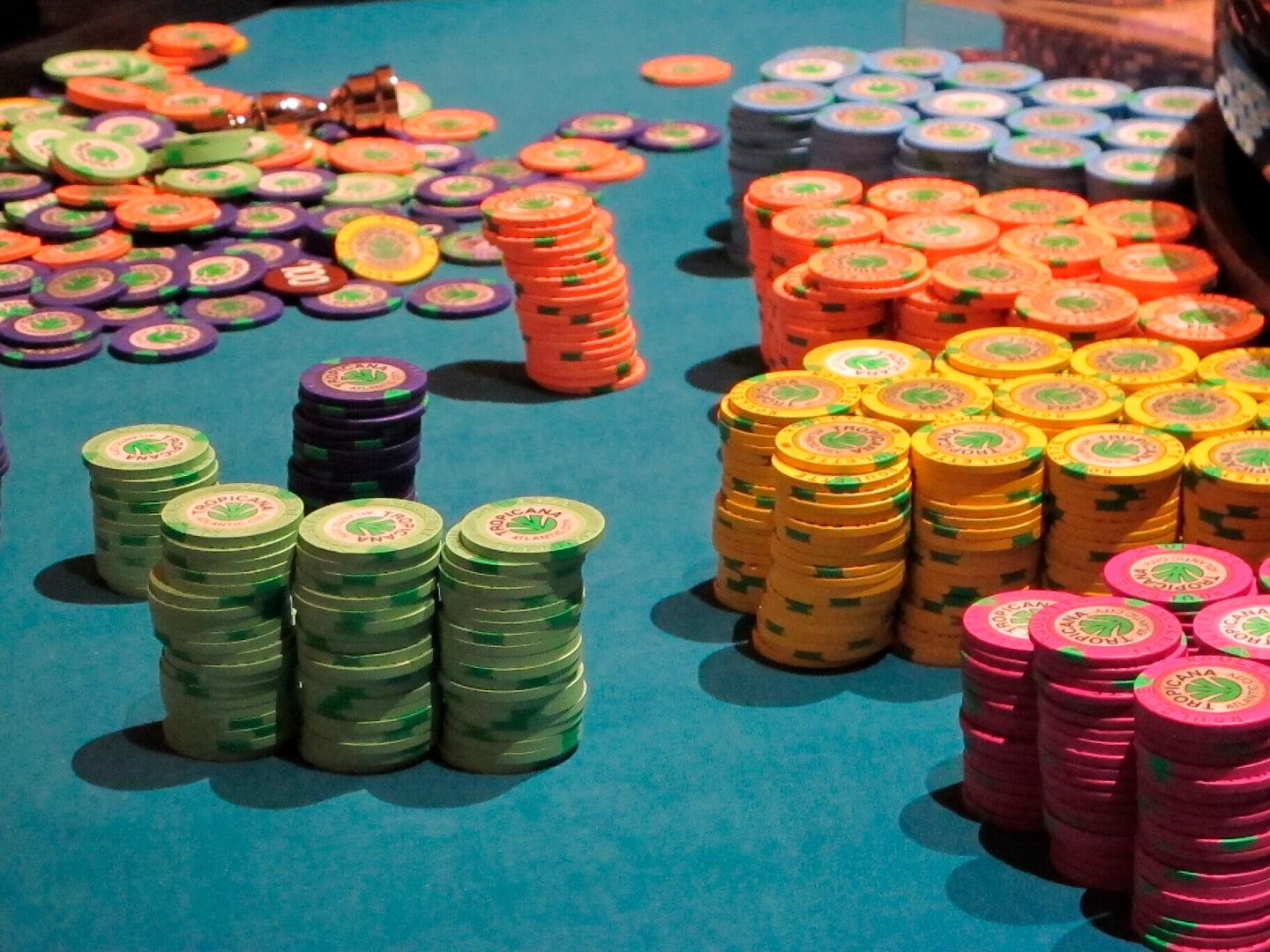 Casinos push for cashless gambling payments