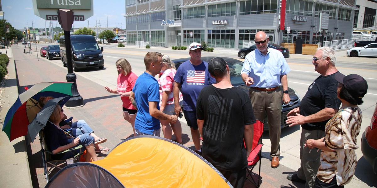 Trump campaign staffers setting up for rally test positive for COVID-19 ...