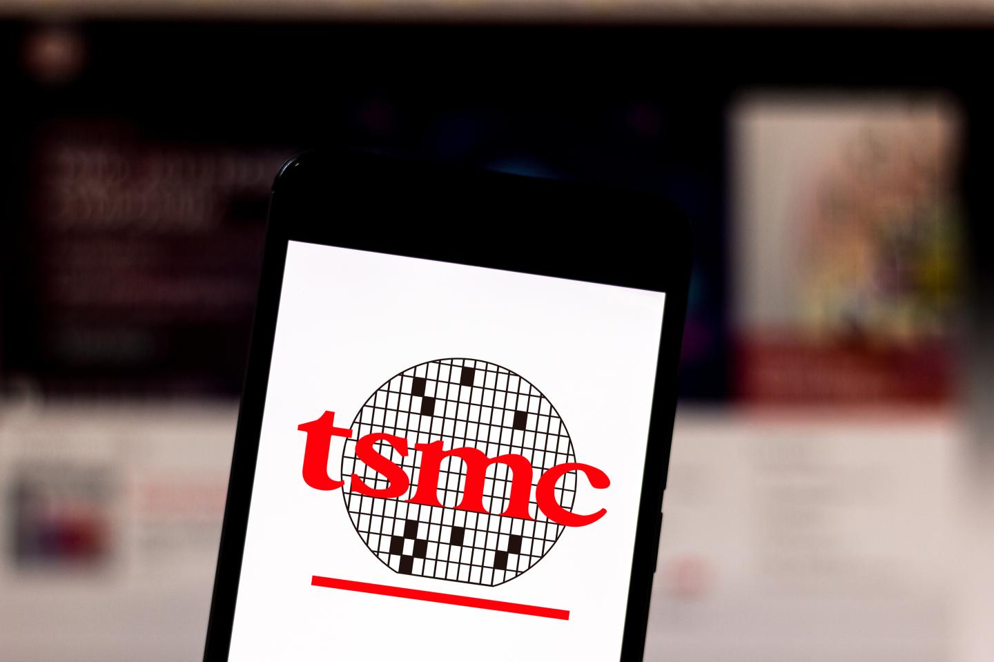 Apple chip contract would help Taiwan Semiconductor fill a Huawei-shaped hole
