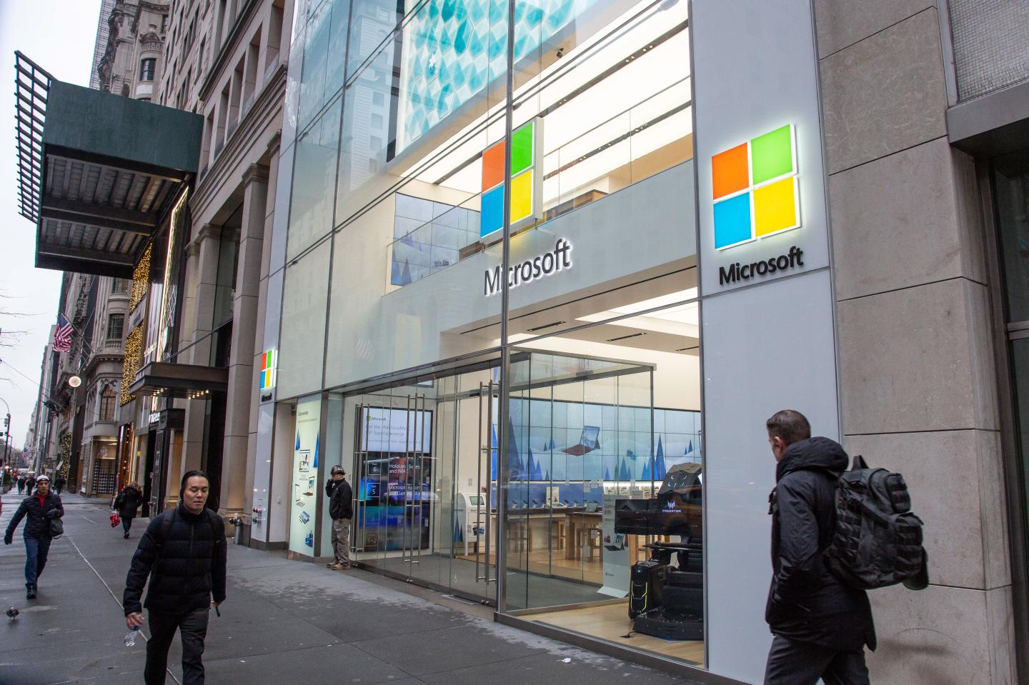 Microsoft is permanently closing all but four of its retail stores