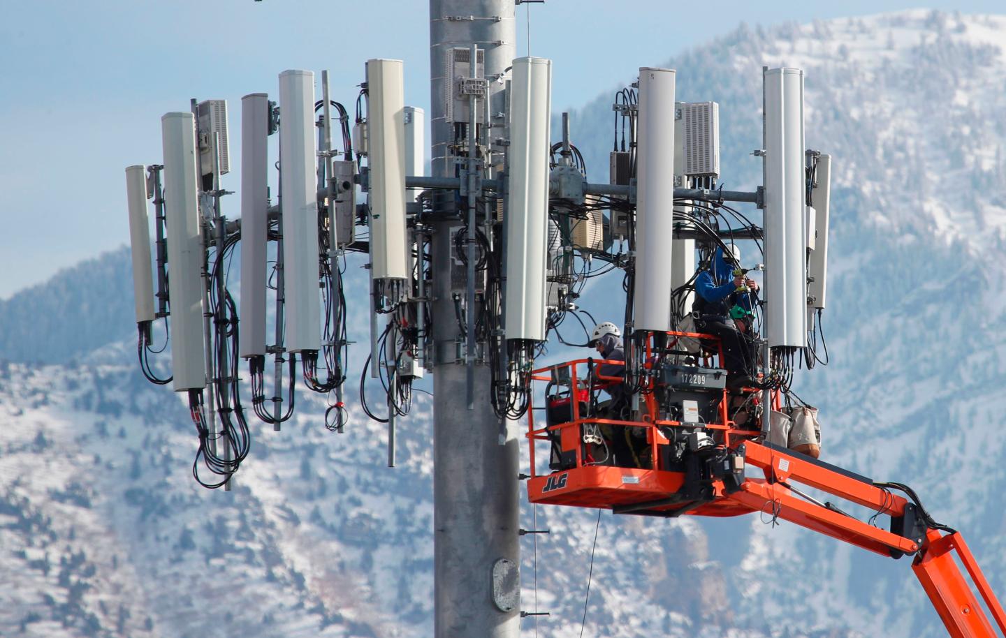 Wireless industry fears 5G protest day could lead to damaged cell towers