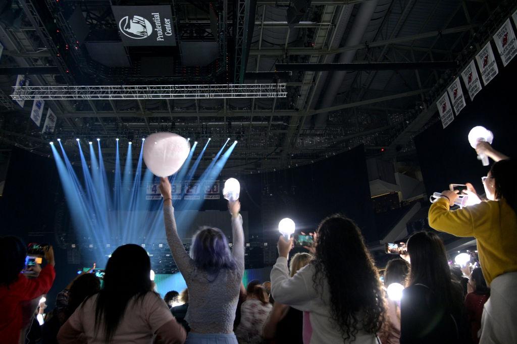 Seventeen In Concert - Newark, NJ