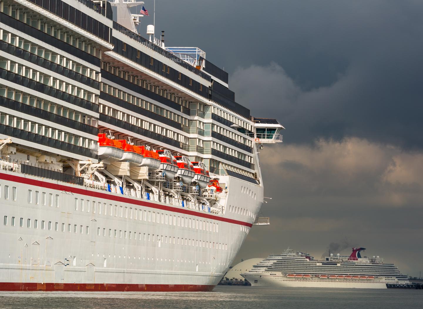 Carnival Cruise Lines loses 4.4 billion dollars