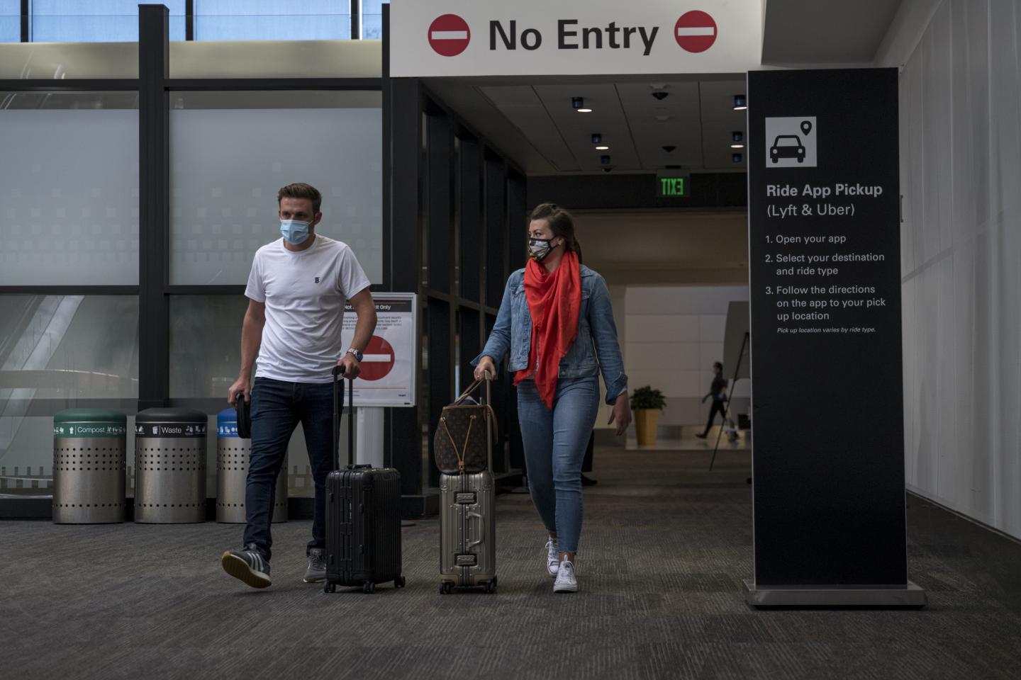 United vows to ban passengers who refuse to wear face masks