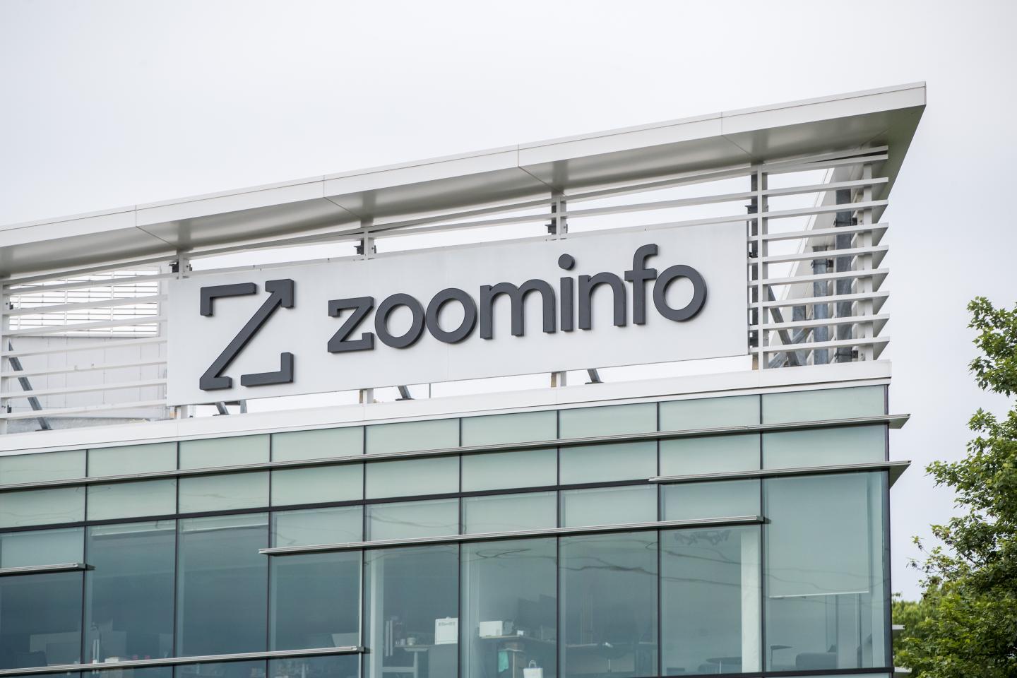 ZoomInfo raises nearly $1 billion in its IPO