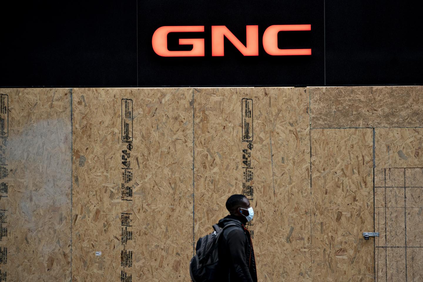 The traders are at it again: Shares of bankrupt GNC rise in premarket trading