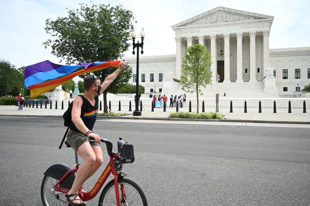 Supreme Court extends civil rights to gay workers