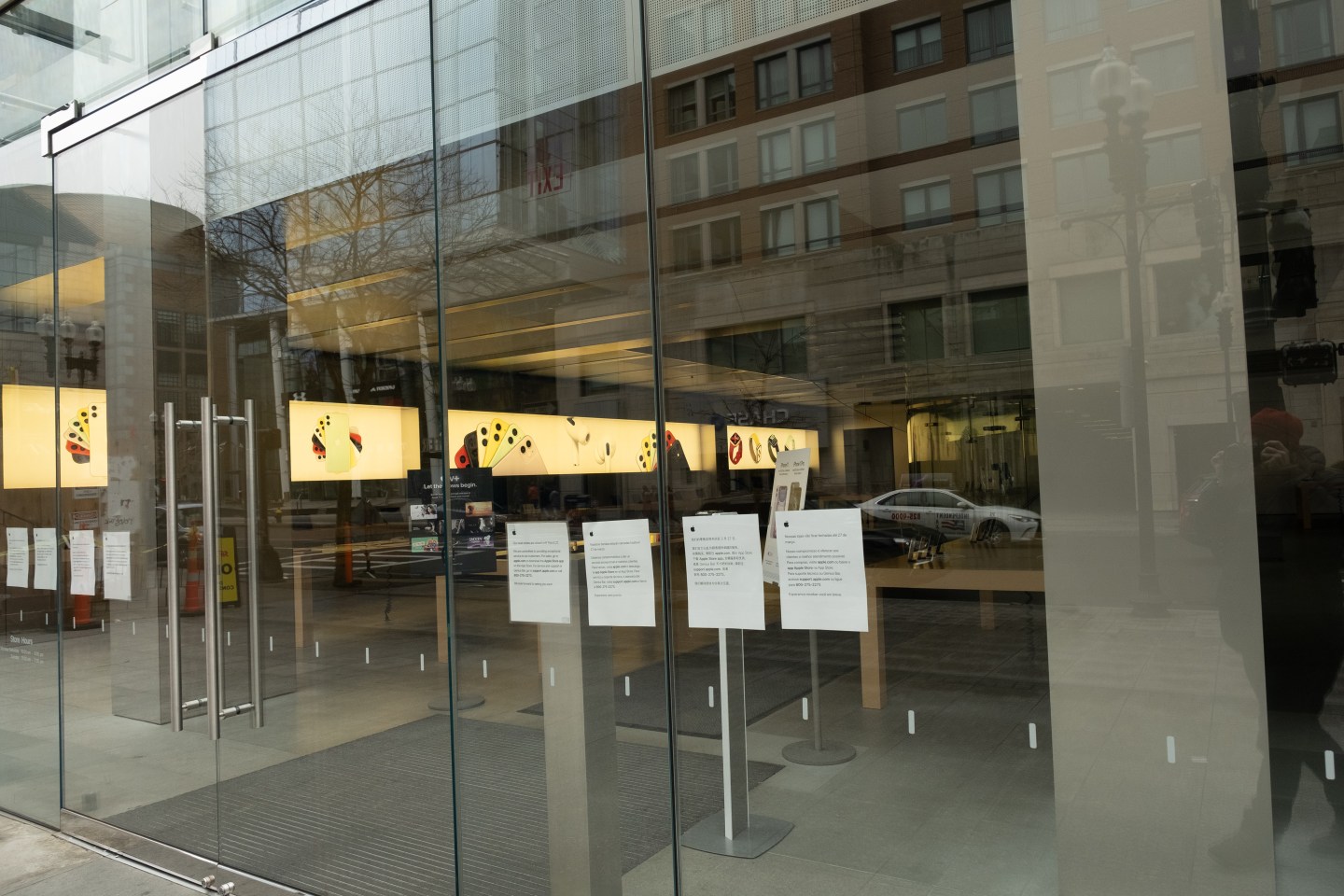 closed apple store in boston