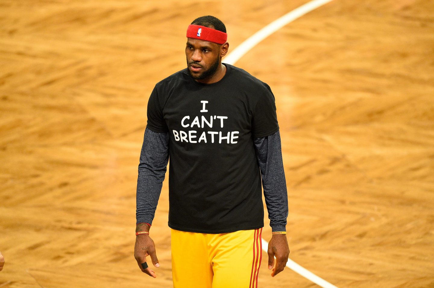 LeBron James wearing "I can't breathe shirt."