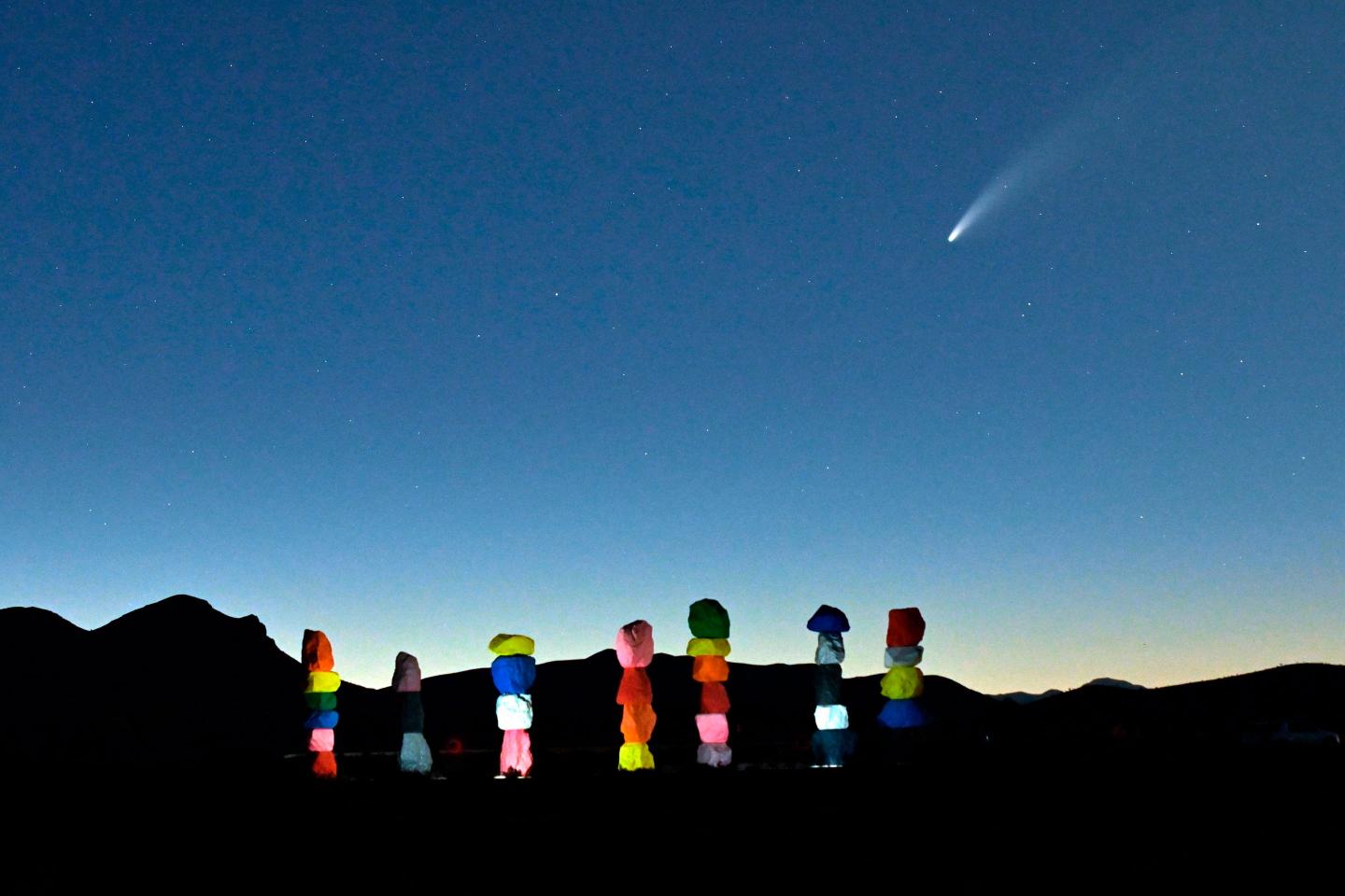 Comet NEOWISE i