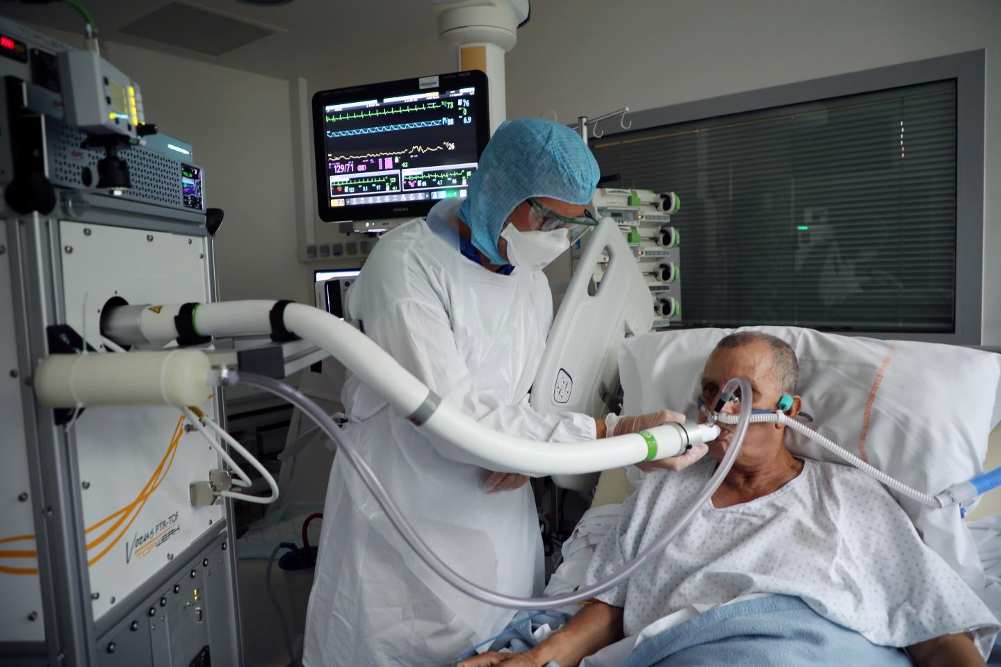 French hospital tests new breathalyser machine to detect COVID-19