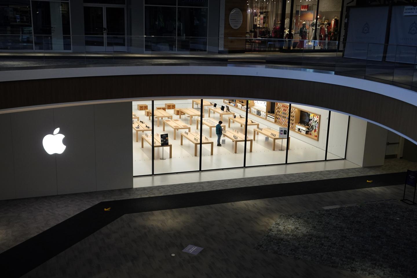 Apple Store-Quarterly Report