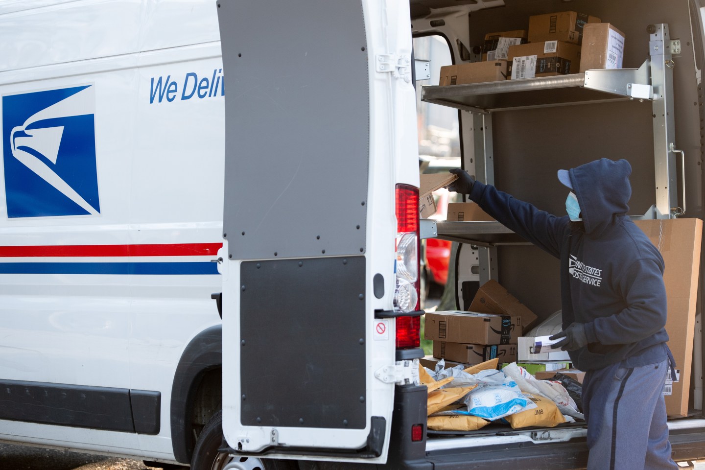 New Postmaster General plans to slow down USPS mail delivery