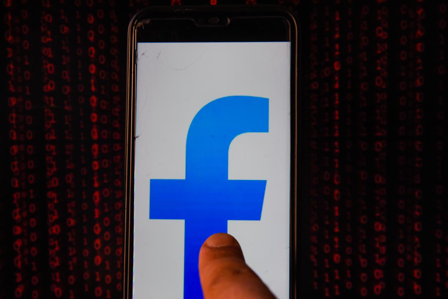 Facebook may ban political ads ahead of November election