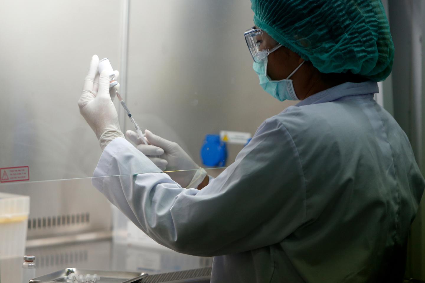 Who should get get the COVID-19 vaccine?