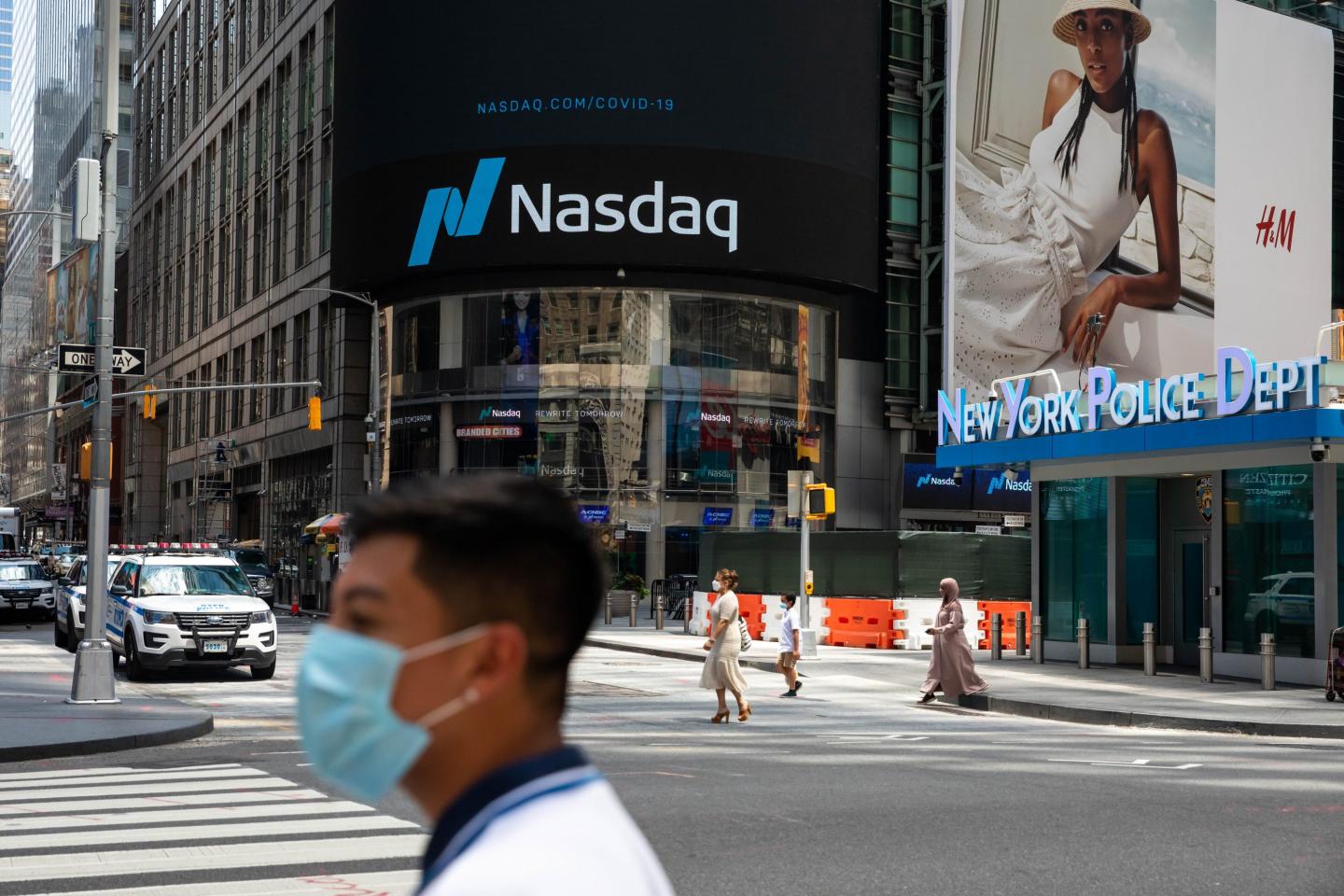 Airline stocks dip as air travel slips once again