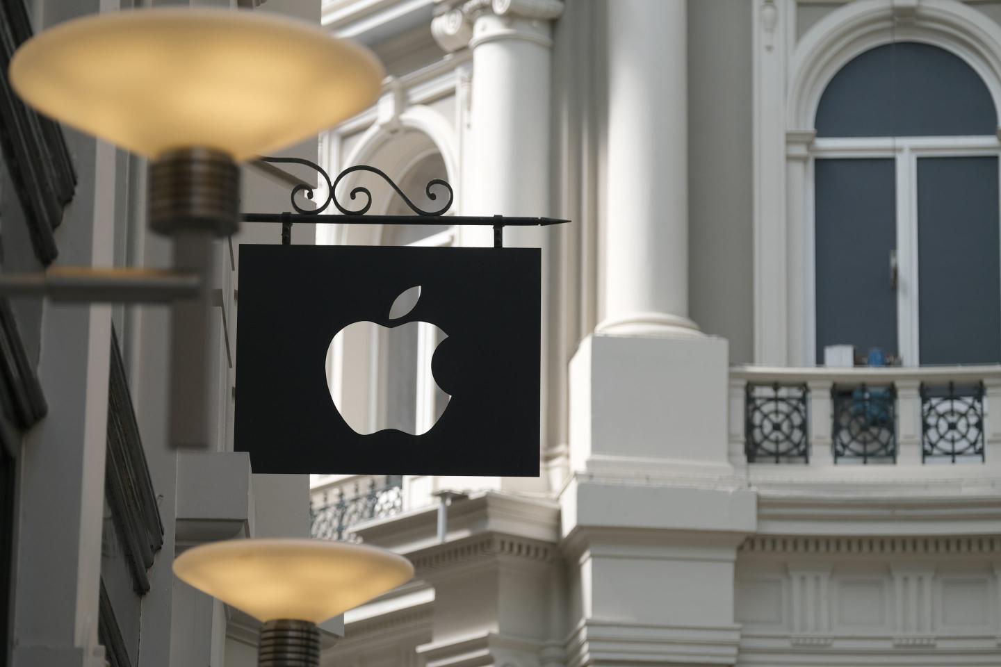 apple store sign