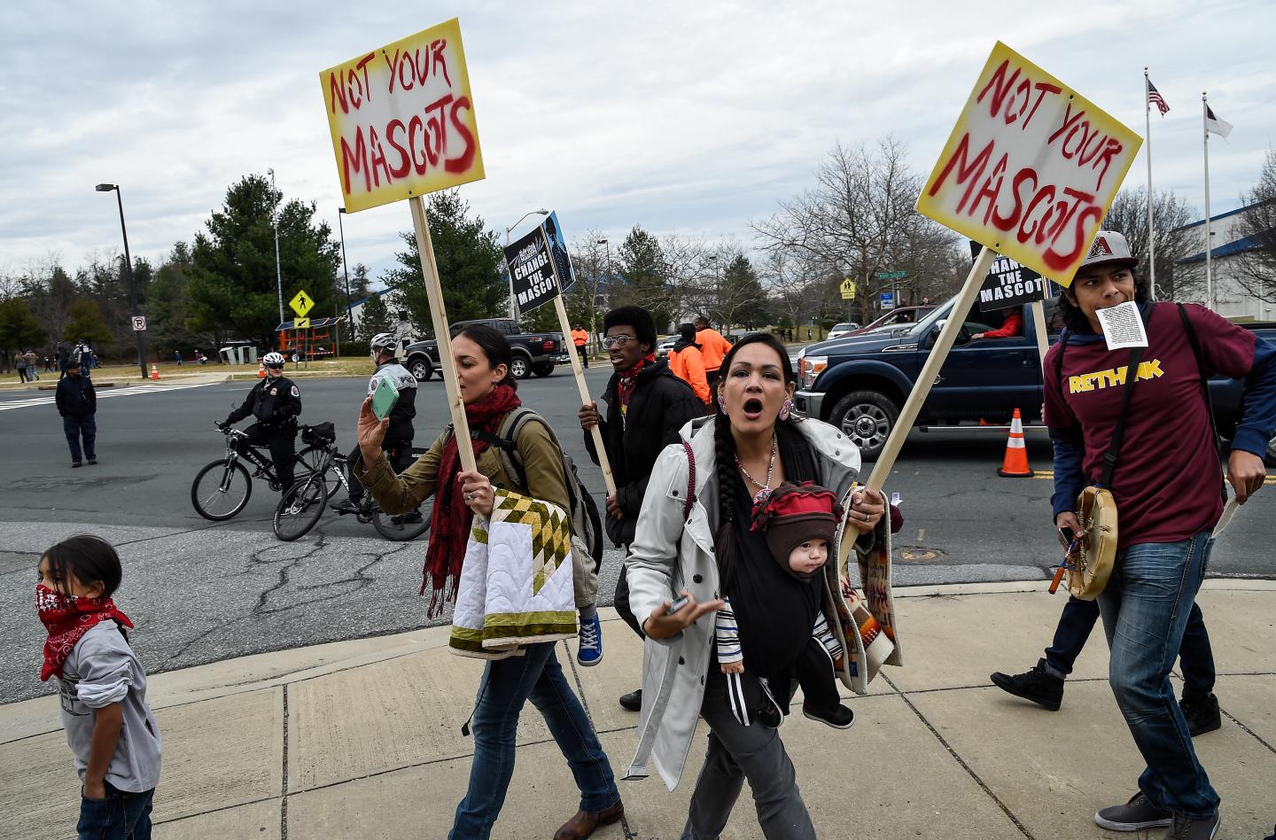 FedEx ramps up pressure on NFL’s Washington Redskins to finally change team name