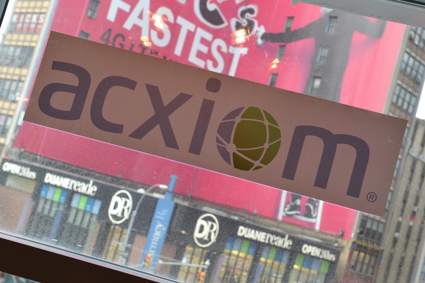 A general view of atmosphere at the AW Connects: Acxiom Nightly Networking Cocktail party during Advertising Week 2015 AWXII on September 30, 2015 in New York City.