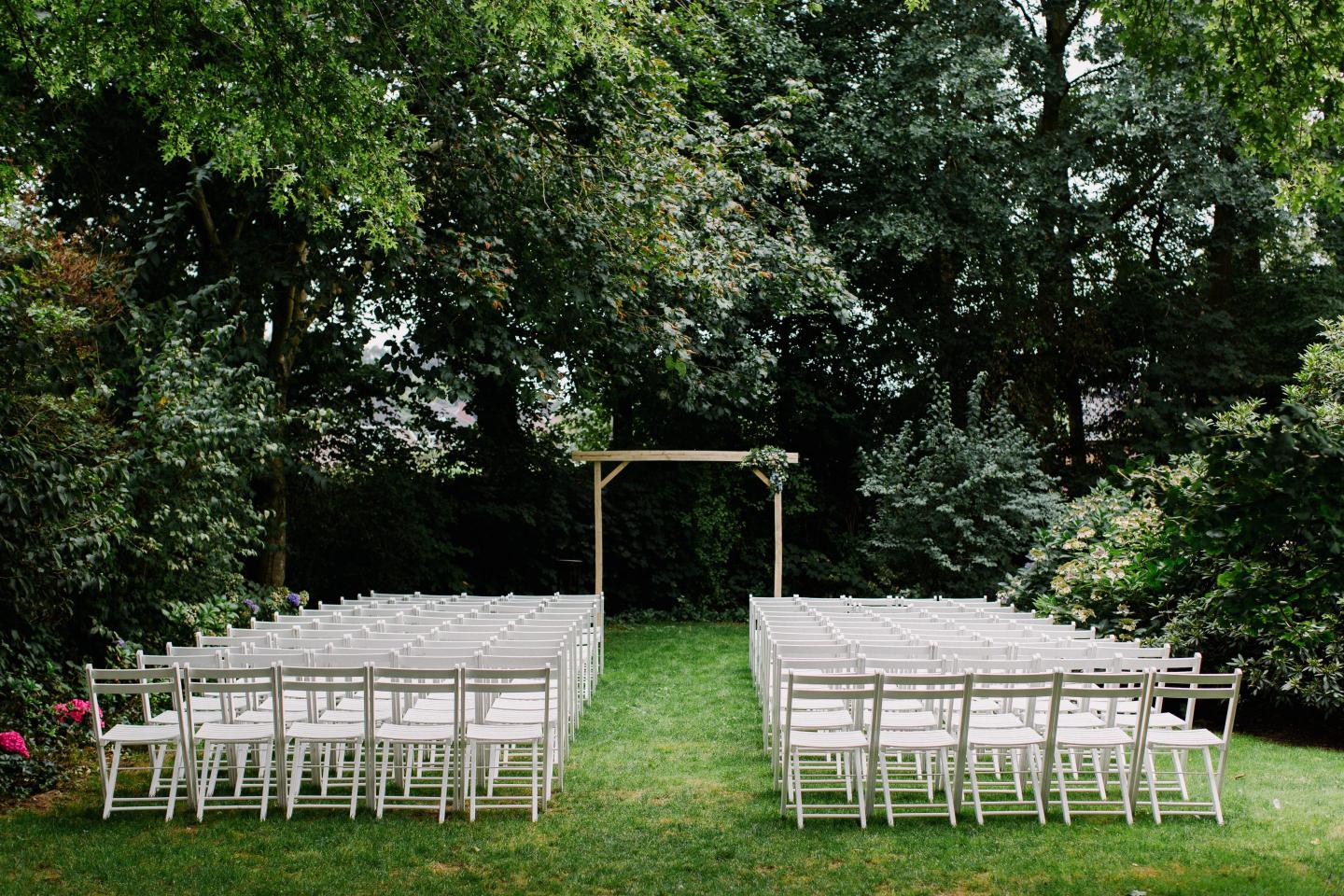 How to turn down a wedding invitation during the coronavirus pandemic