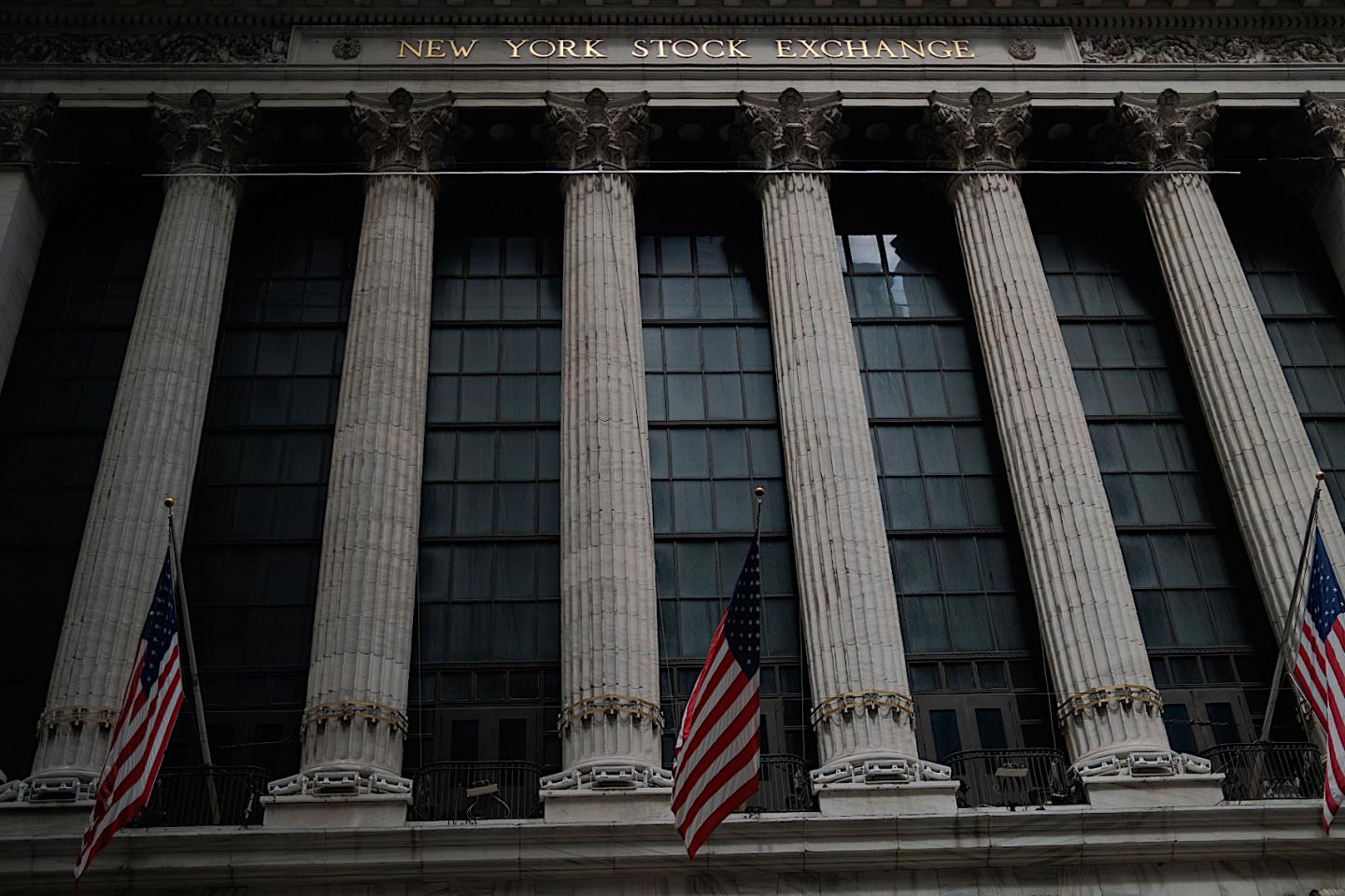 The stock market is hitting new records—but a warning signal called the ‘VIX’ is flashing
