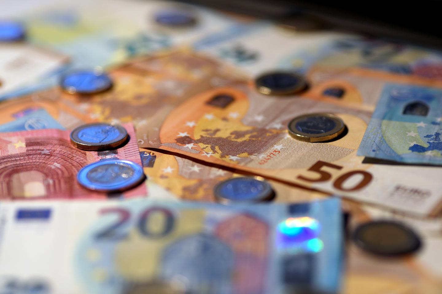 King euro: why investors are flocking to the common currency and shunning the dollar