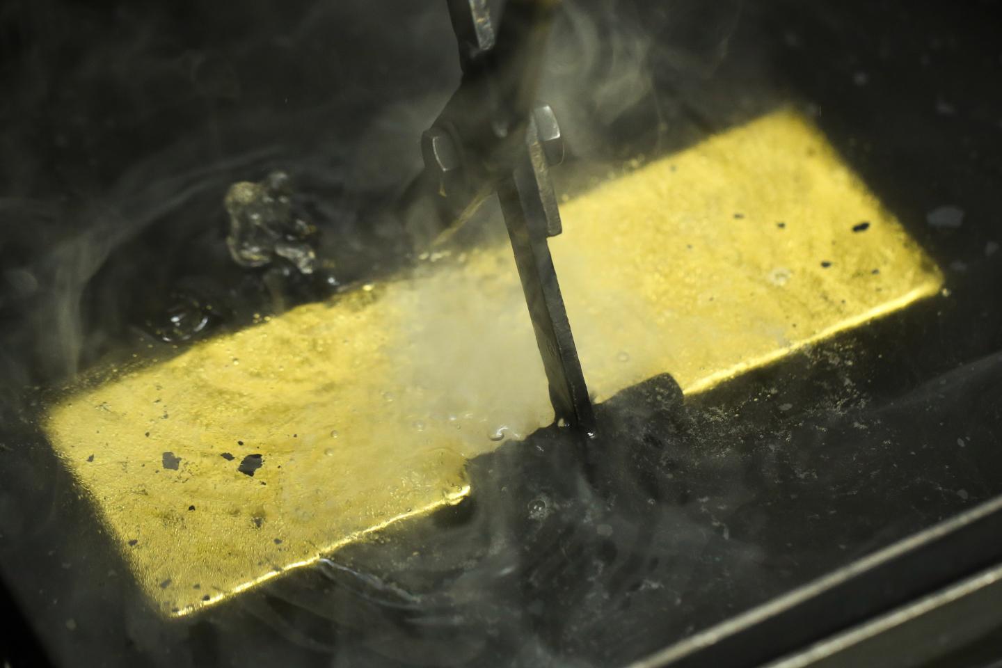 As gold strikes a record high, analysts think the rally has only just begun