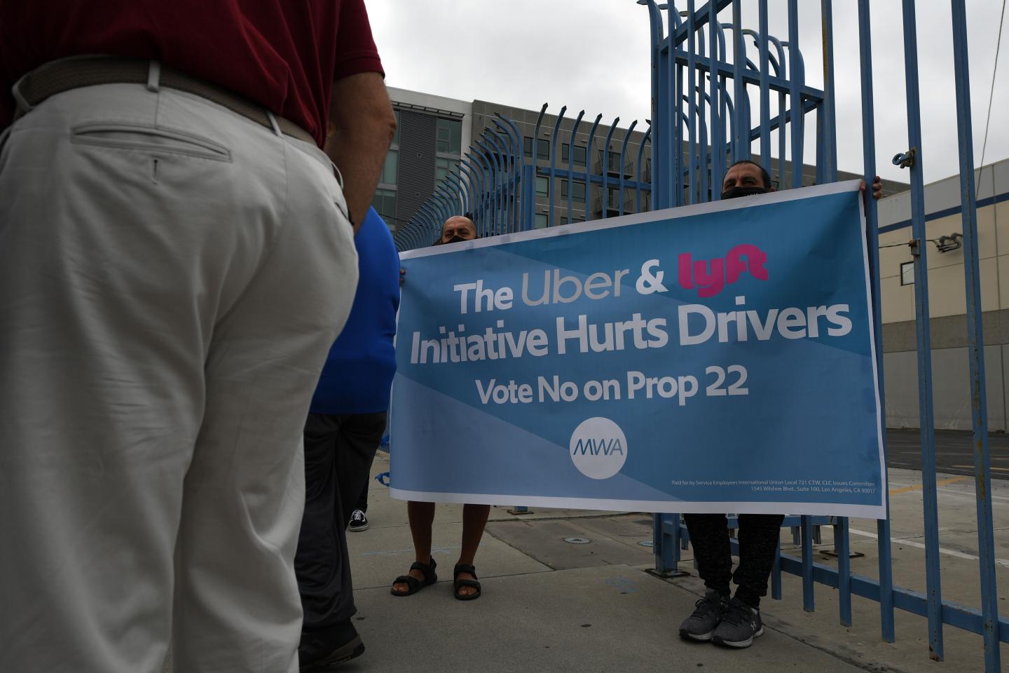Uber, Lyft win delay on converting drivers to employees