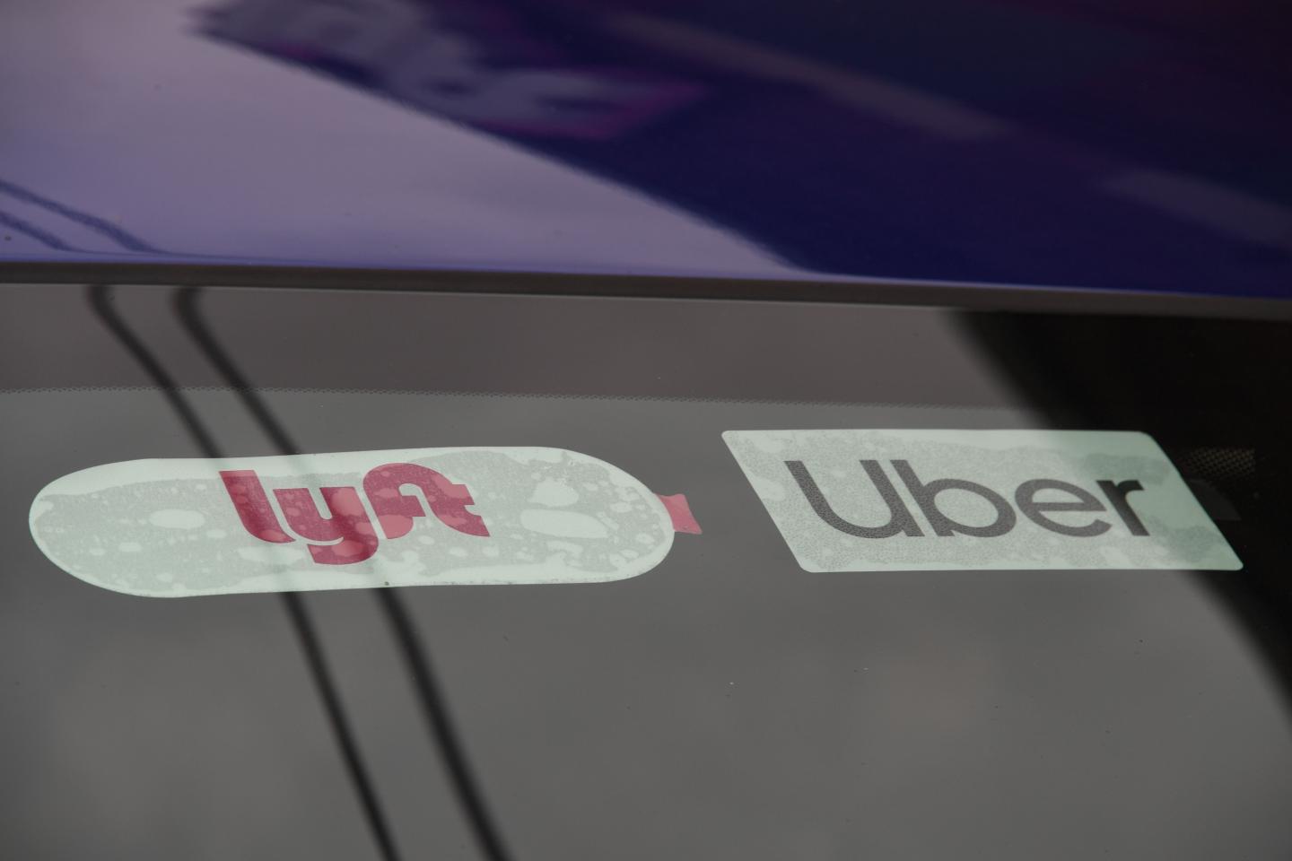 Uber, Lyft must convert drivers into employees, judge rules