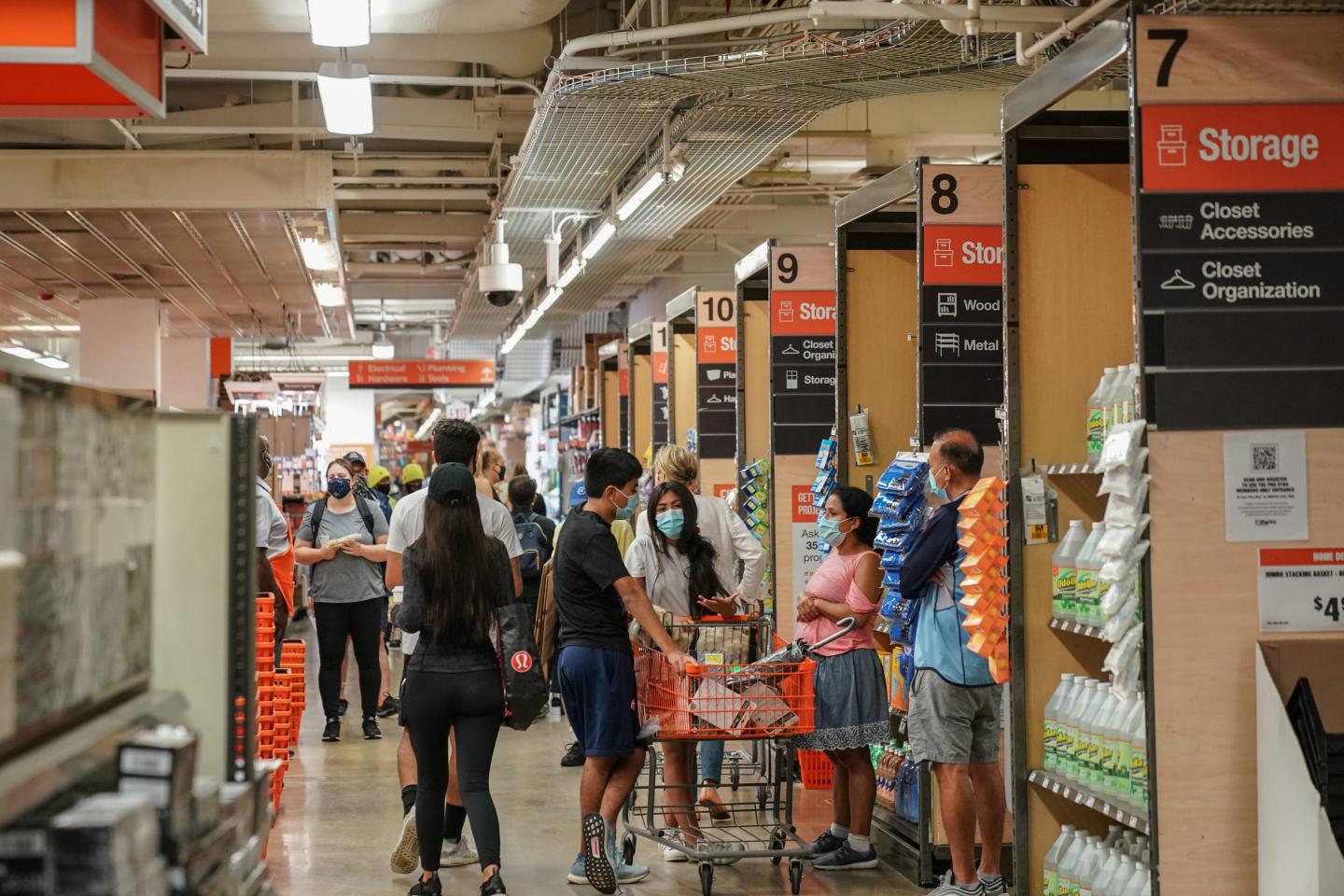 These 2 home improvement stocks are up 30% this year. They’re still a buy
