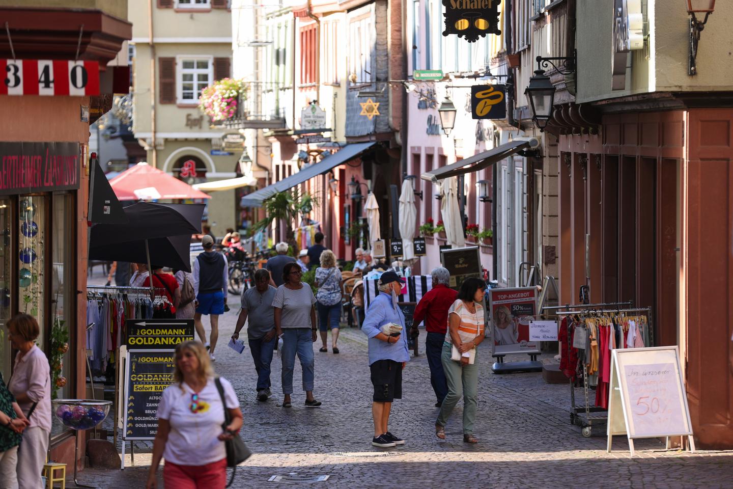Looking for alternatives to the U.S., investors bet on a recovering Europe