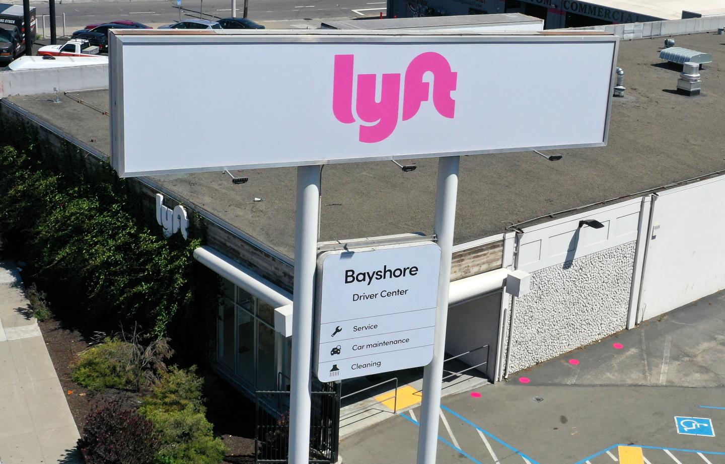 Lyft plans to suspend California rides at midnight, barring a court decision