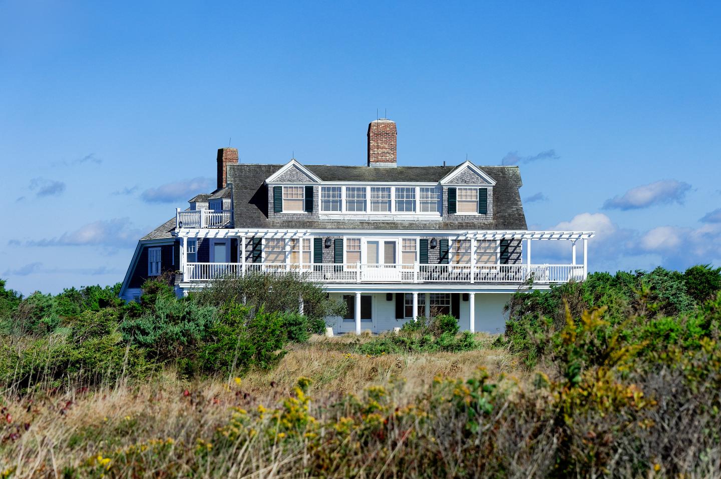 Second-home prices soar in Aspen and Martha’s Vineyard as the affluent flee megacities