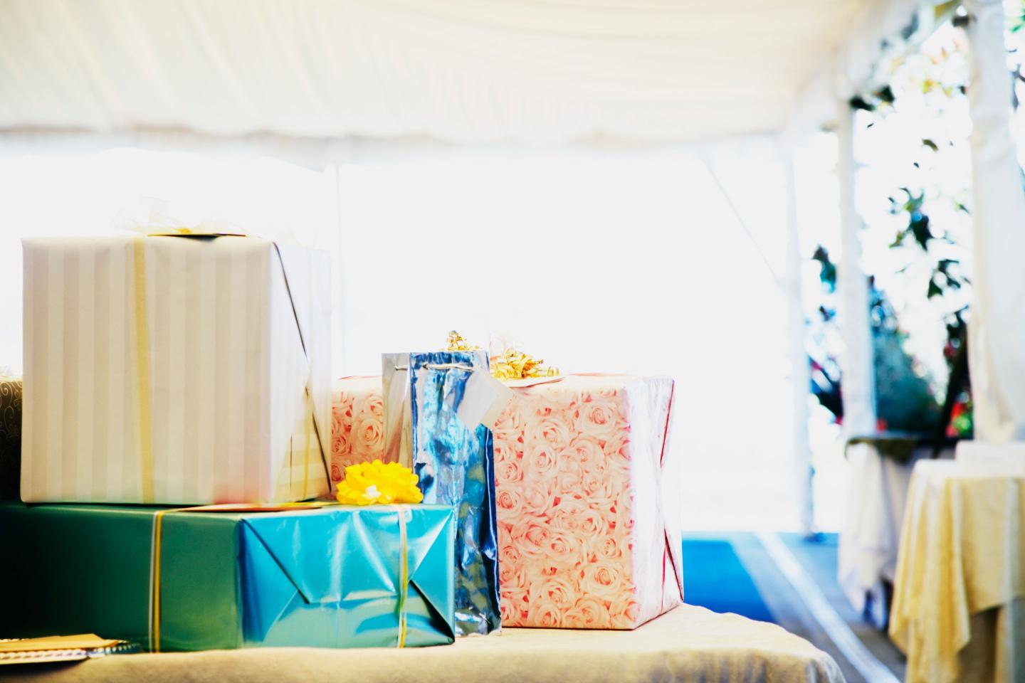 A guide to giving gifts for postponed and shrunken weddings