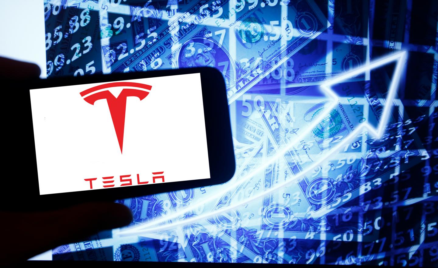 Tesla’s largest outside shareholder sold at a very good time