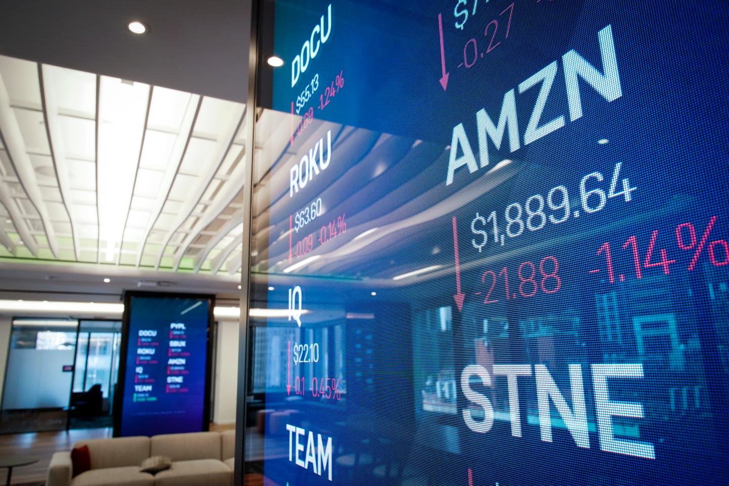 Former Amazon manager and her family charged with insider trading