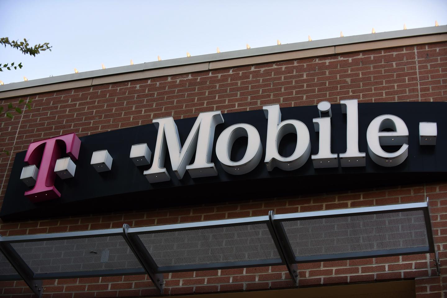 T-Mobile expands promise to connect students for free amid COVID-19