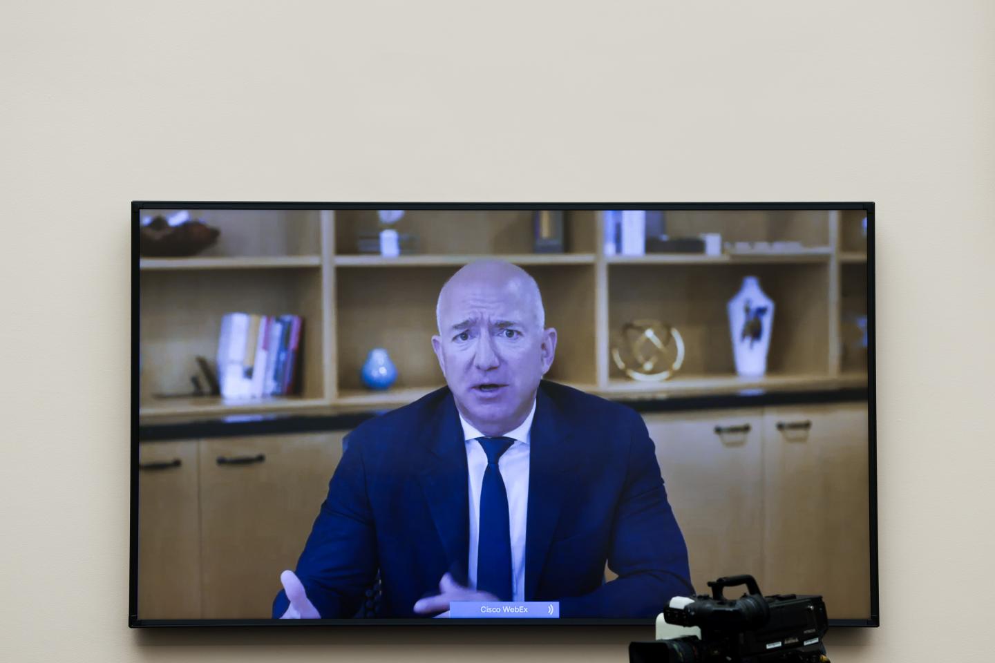 After public outcry, Amazon deletes listings for 2 intelligence jobs that involved tracking ‘labor organizing threats’