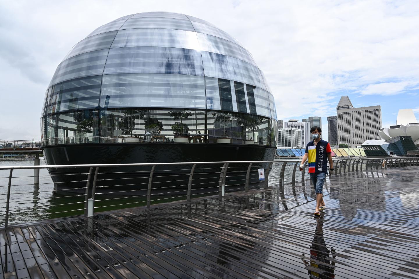 One country is now paying citizens to exercise with their Apple Watch