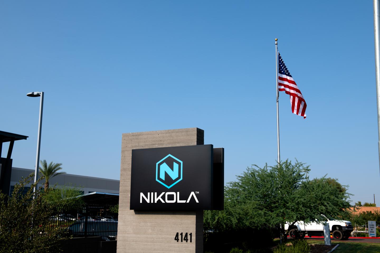 As short-sellers and SEC investigators close in, Nikola founder Trevor Milton steps down. Shares bomb