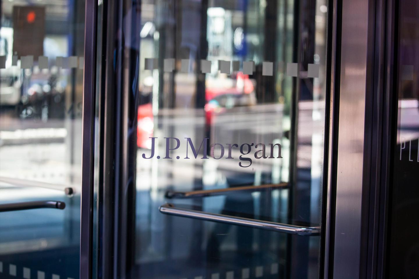 JP Morgan will pay record settlement to resolve ‘spoofing’ case against 15 traders