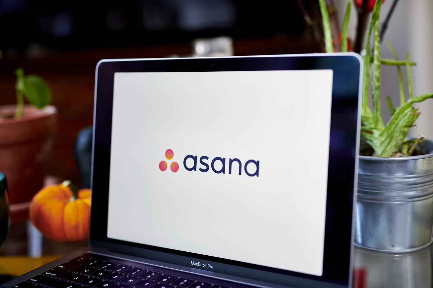 Asana is valued at $5.5 billion after direct listing debut