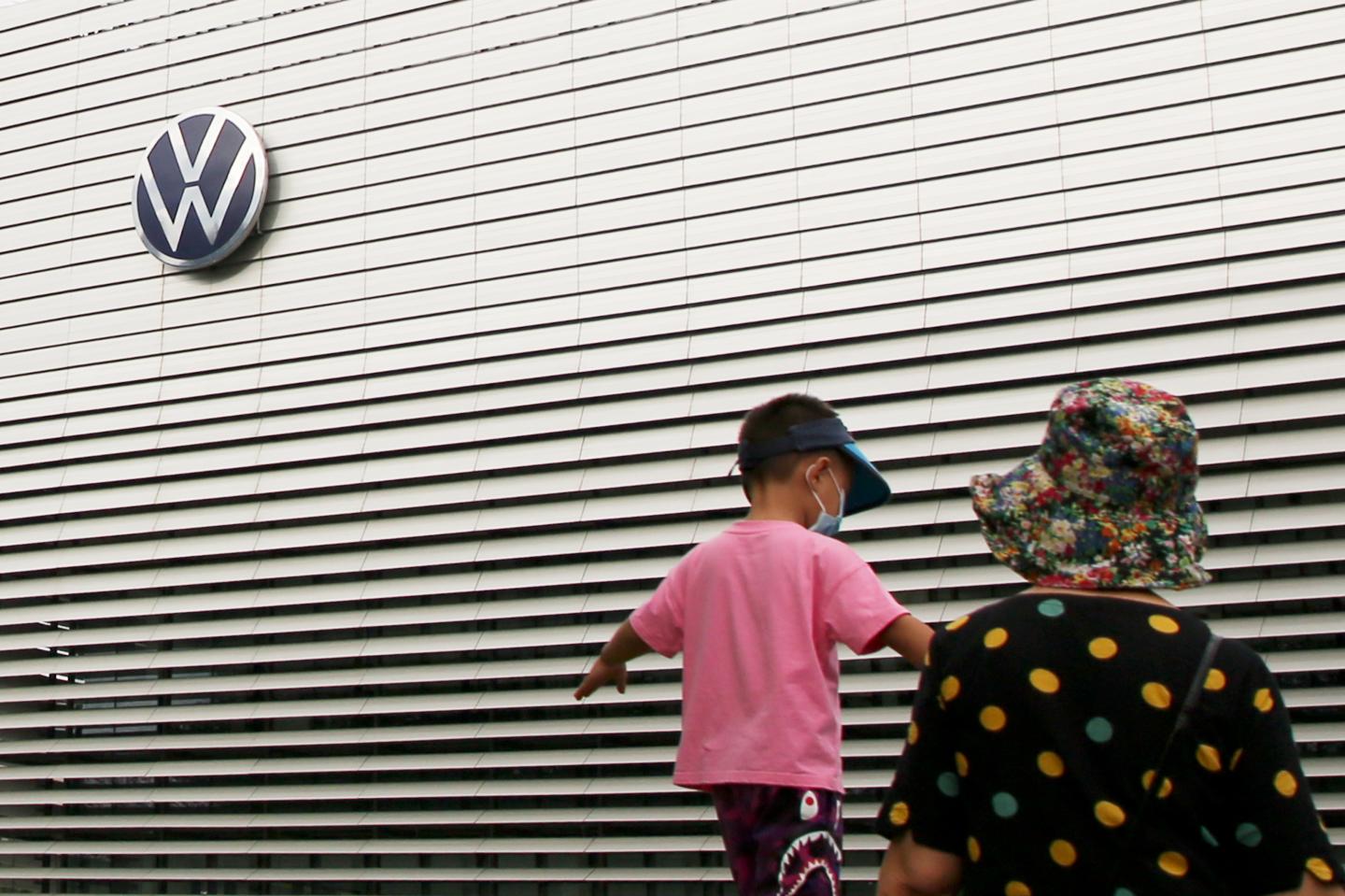 Volkswagen to tie top executives’ bonuses with hitting ESG targets